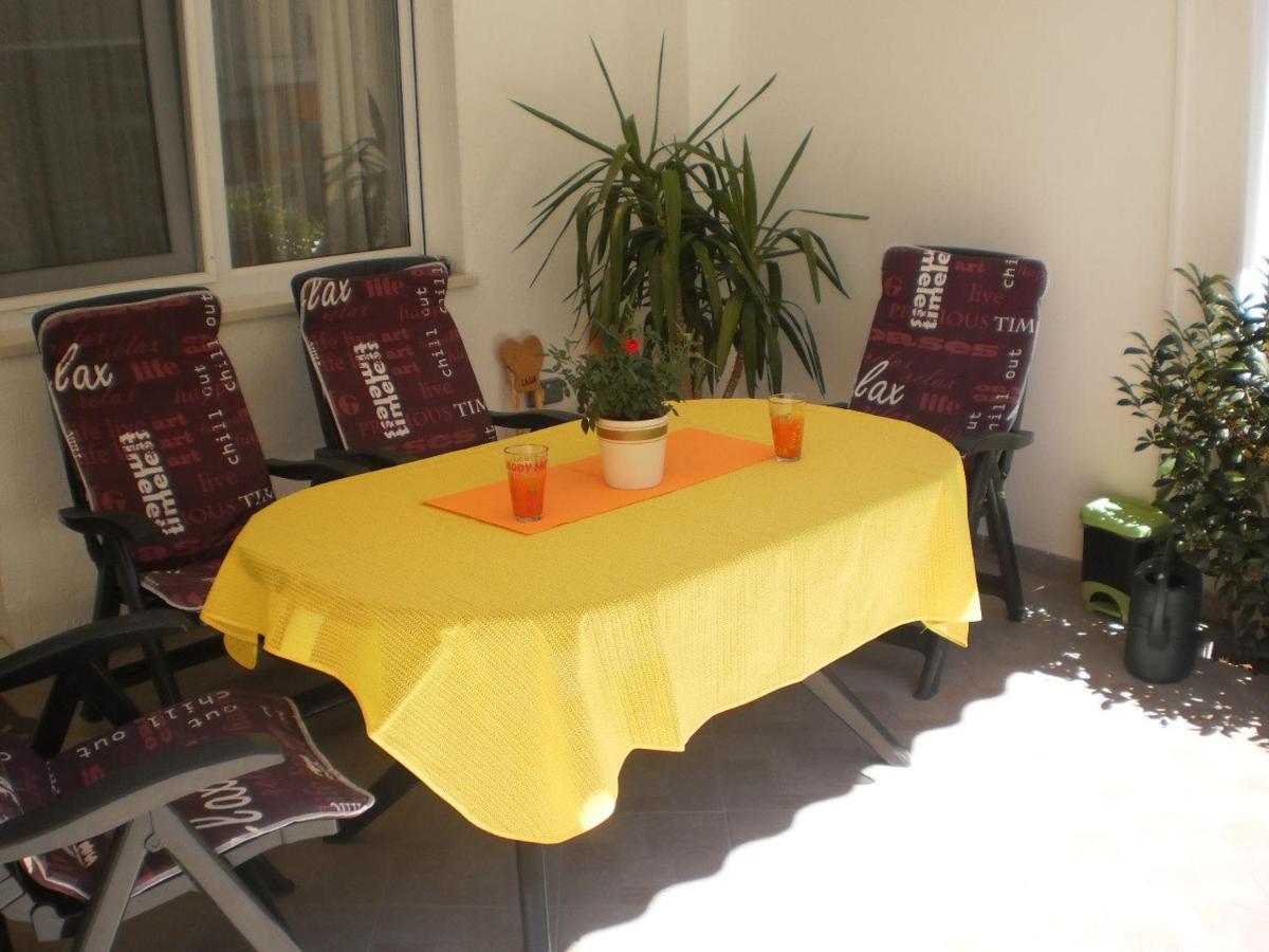 Apartment Lana Омиш Экстерьер фото