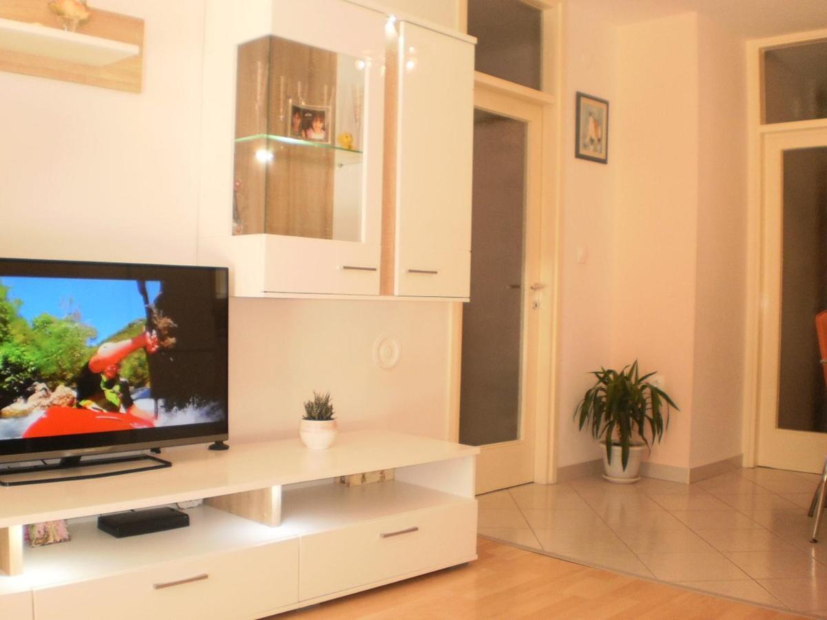 Apartment Lana Омиш Экстерьер фото
