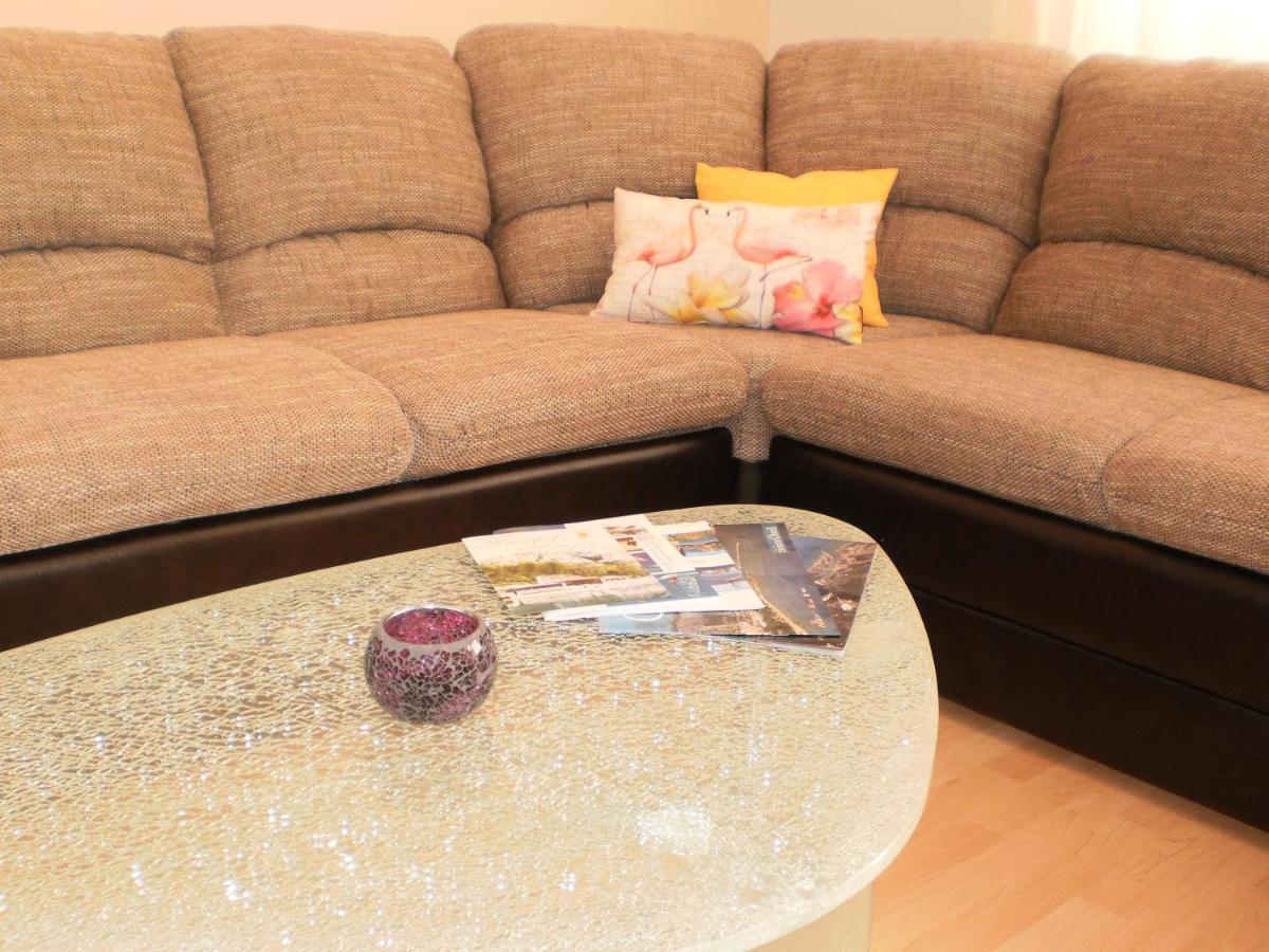 Apartment Lana Омиш Экстерьер фото
