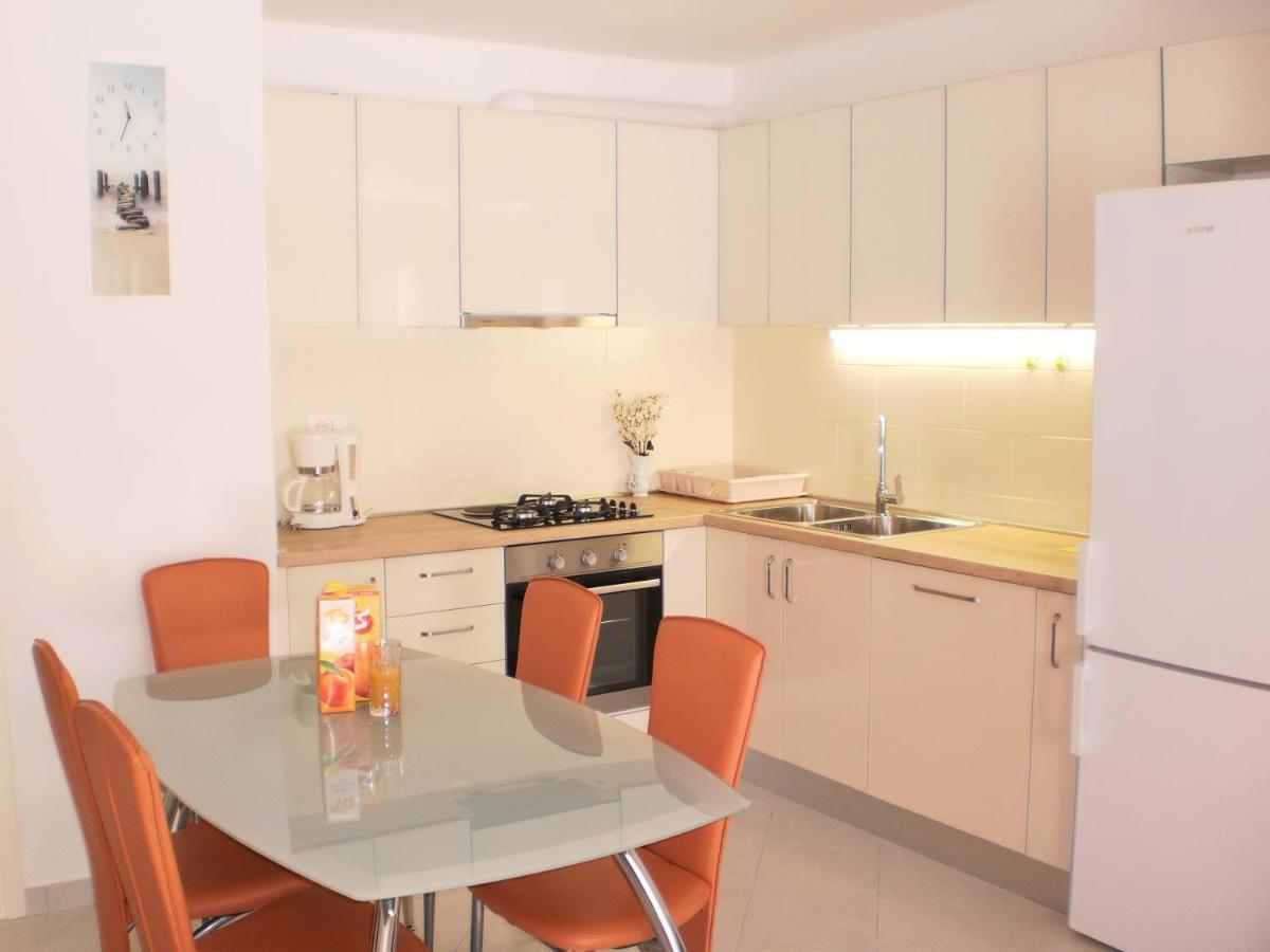 Apartment Lana Омиш Экстерьер фото