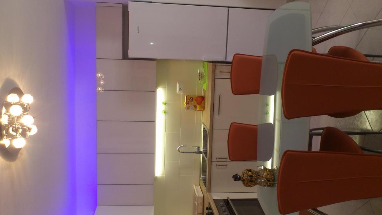 Apartment Lana Омиш Экстерьер фото
